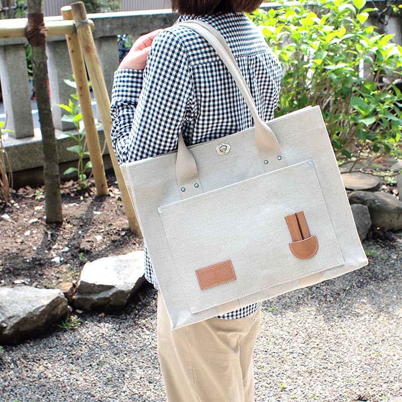 人気のレディース帆布（キャンバス）バッグを仕立てるブランドのおすすめの帆布バッグは犬印鞄製作所の麻帆布トートバッグ